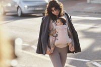 Little Pea BabyBjorn Μάρσιπος Harmony Light Pink Woven Melange_lifestyle